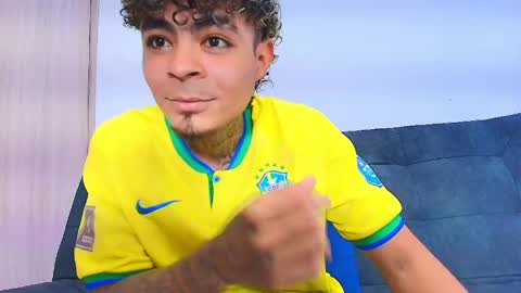 freyva_ online show from 04/22/26, 01:52