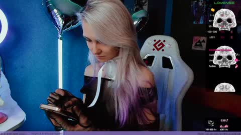 Snapshot of frida_fortune chatting on 01/23/25, 02:28 Frida A boost to fortune for the one who gives a thumbs up and a bonus lucky for those who support me by joining the fanclub online show from 01/23/25, 02:28