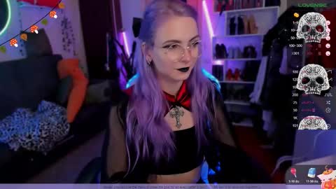 Snapshot of frida_fortune chatting on 10/29/25, 01:08 Frida A boost to fortune for the one who gives a thumbs up and a bonus lucky for those who support me by joining the fanclub online show from 10/29/25, 01:08