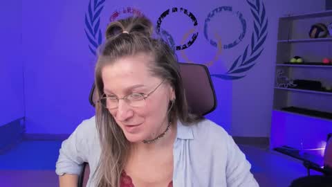 Frida Tander online show from 02/09/25, 01:14