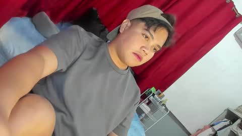 Snapshot of frostbite_69 chatting on 10/27/25, 03:32 GABBY online show from 10/27/25, 03:32