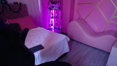 frreeya online show from 01/08/25, 08:07