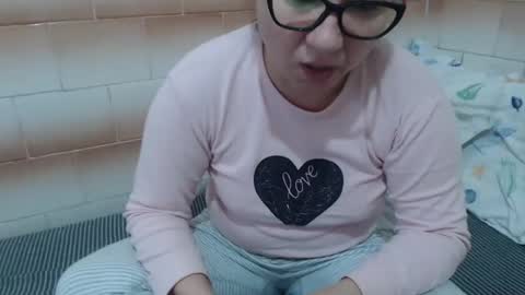 Snapshot of fuck_my_face chatting on 12/17/24, 06:13 Ella online show from 12/17/24, 06:13