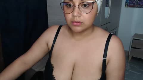 Mia and Gary  online show from 09/24/25, 03:32