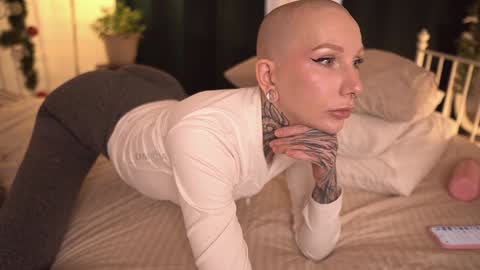 Snapshot of fuckingtoy_ chatting on 01/25/25, 11:13 Eva all my links online show from 01/25/25, 11:13