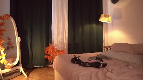 Snapshot of fuckingtoy_ chatting on 10/17/25, 02:08 Eva all my links online show from 10/17/25, 02:08