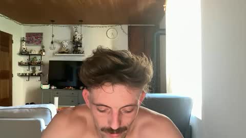 Snapshot of fudde chatting on 10/10/25, 12:37 fudde online show from 10/10/25, 12:37