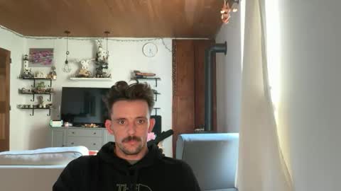 Snapshot of fudde chatting on 10/17/25, 12:19 fudde online show from 10/17/25, 12:19