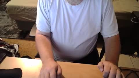 Snapshot of fuegorapido chatting on 12/14/25, 02:50 Fuego online show from 12/14/25, 02:50