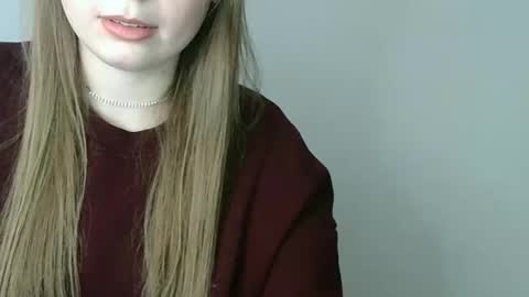 Snapshot of funemma000 chatting on 11/27/25, 12:18 Emma online show from 11/27/25, 12:18