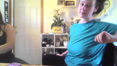 Linnys Palace online show from 09/19/25, 02:51