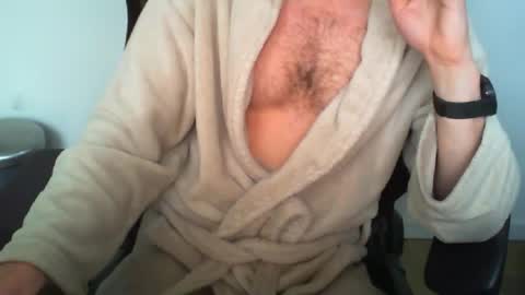 Snapshot of funnyeucouple chatting on 05/05/26, 01:30 YWhiteNiceMan online show from 05/05/26, 01:30