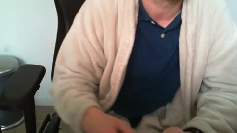 Snapshot of funnyeucouple chatting on 05/12/26, 10:34 YWhiteNiceMan online show from 05/12/26, 10:34