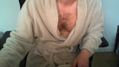 Snapshot of funnyeucouple chatting on 05/17/26, 08:12 YWhiteNiceMan online show from 05/17/26, 08:12
