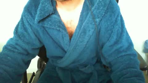Snapshot of funnyeucouple chatting on 05/18/26, 08:31 YWhiteNiceMan online show from 05/18/26, 08:31