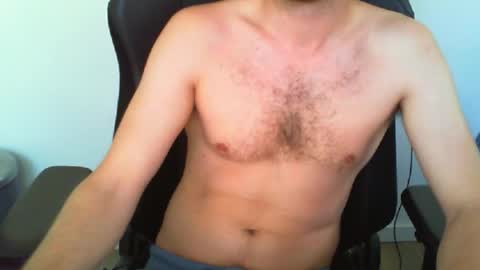 Snapshot of funnyeucouple chatting on 05/27/26, 10:01 YWhiteNiceMan online show from 05/27/26, 10:01