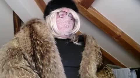 Snapshot of fursdany chatting on 01/05/25, 10:19 Dany online show from 01/05/25, 10:19