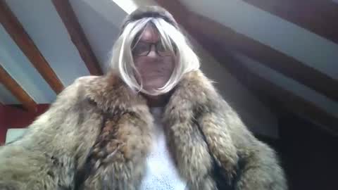 Snapshot of fursdany chatting on 10/26/25, 09:15 Dany online show from 10/26/25, 09:15