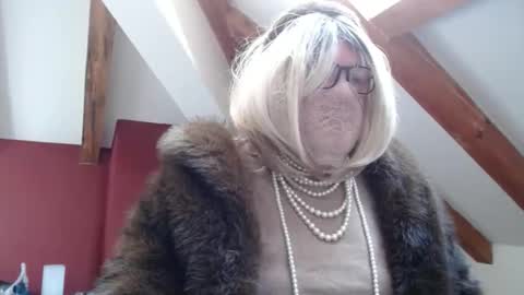 Snapshot of fursdany chatting on 11/08/25, 09:31 Dany online show from 11/08/25, 09:31