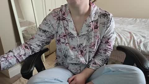 Snapshot of fuxkme_jen chatting on 12/27/24, 04:21 fuxkme_jen online show from 12/27/24, 04:21