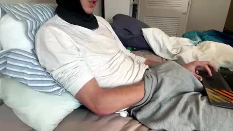 fuzzie_07 online show from 02/10/25, 10:19