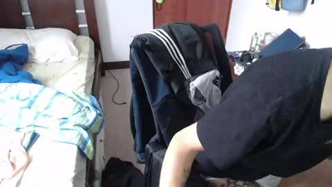 Snapshot of fvckhorneyguy chatting on 05/25/26, 02:23 andrew online show from 05/25/26, 02:23