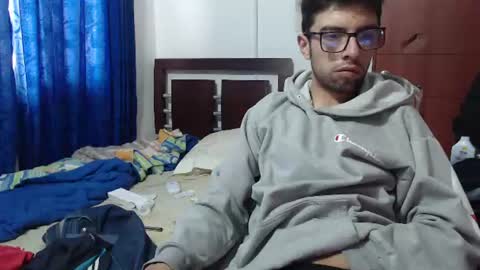 Snapshot of fvckhorneyguy chatting on 06/19/26, 02:43 andrew online show from 06/19/26, 02:43