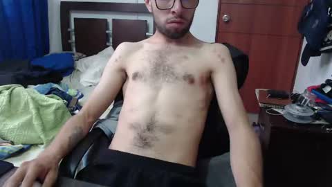 Snapshot of fvckhorneyguy chatting on 06/25/26, 06:56 andrew online show from 06/25/26, 06:56