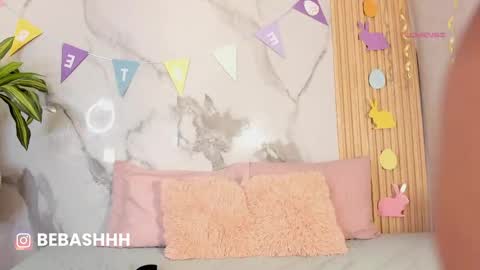   Independent model online show from 04/07/26, 10:15