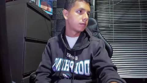 Snapshot of g_lincoln chatting on 06/10/26, 01:17 g_lincoln online show from 06/10/26, 01:17
