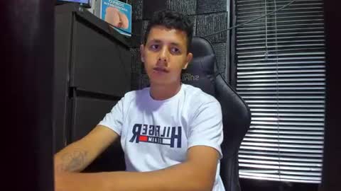 Snapshot of g_lincoln chatting on 06/11/26, 01:27 g_lincoln online show from 06/11/26, 01:27