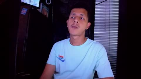 Snapshot of g_lincoln chatting on 06/16/26, 10:34 g_lincoln online show from 06/16/26, 10:34