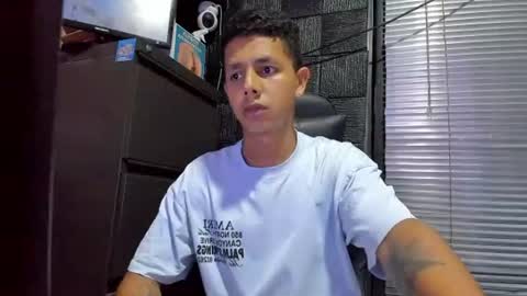Snapshot of g_lincoln chatting on 06/19/26, 10:46 g_lincoln online show from 06/19/26, 10:46
