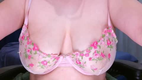 Snapshot of gaaby_ chatting on 04/21/26, 11:29 gaaby online show from 04/21/26, 11:29