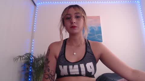 Snapshot of gabb_rioss chatting on 03/01/25, 06:21 Gabriela online show from 03/01/25, 06:21