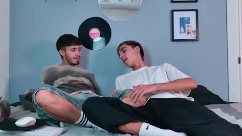 gabriel_and_geronimo online show from 10/23/25, 02:44