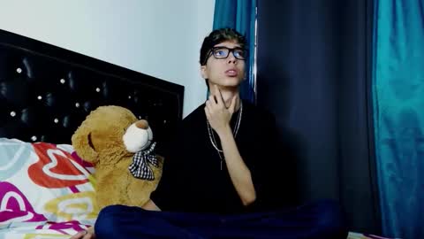 gabriel_x18 online show from 02/09/26, 12:42