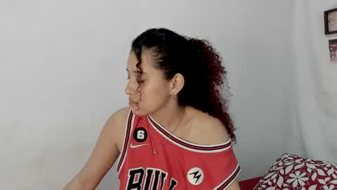 Snapshot of gabriela_duarte chatting on 02/03/25, 05:18 Gabi online show from 02/03/25, 05:18