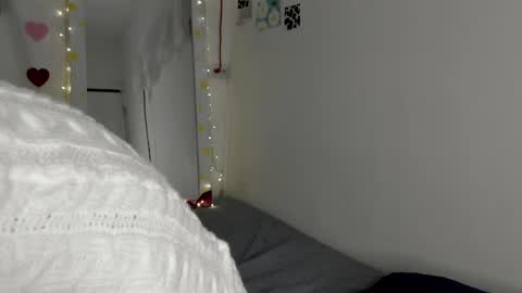 Snapshot of gabriela_duarte chatting on 02/24/25, 02:51 Gabi online show from 02/24/25, 02:51