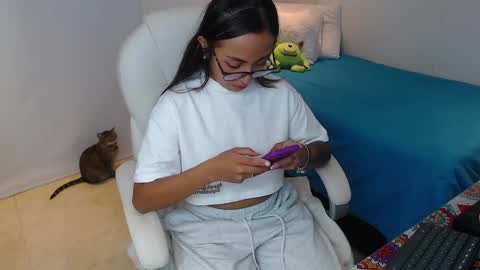 Snapshot of gabriela_morales01 chatting on 02/10/25, 12:08 .  online show from 02/10/25, 12:08