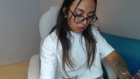Snapshot of gabriela_morales01 chatting on 02/10/25, 06:20 .  online show from 02/10/25, 06:20