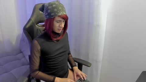 Snapshot of gabriele_love chatting on 09/17/25, 12:40 gabriele_love online show from 09/17/25, 12:40