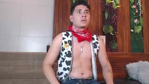 gabriell_ramirez_ online show from 11/10/25, 04:00