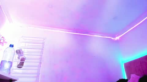   online show from 10/12/25, 04:39