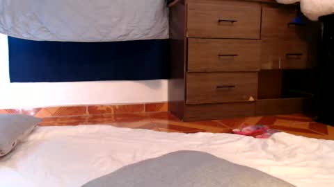 Snapshot of gabysot chatting on 01/12/25, 05:01 gabysot online show from 01/12/25, 05:01