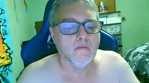Snapshot of gadude45 chatting on 09/10/25, 12:43 gadude45 online show from 09/10/25, 12:43