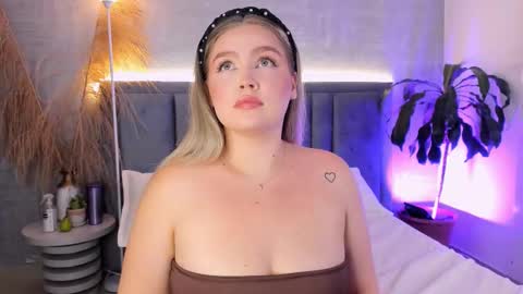 Gaia Baker  online show from 03/25/26, 03:51