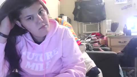 Snapshot of gamer202324 chatting on 09/17/25, 01:18 gamer202324 online show from 09/17/25, 01:18