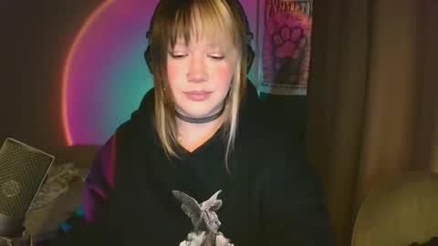Snapshot of gamergirl01 chatting on 12/21/25, 11:39 Alex brb in 2 hours online show from 12/21/25, 11:39