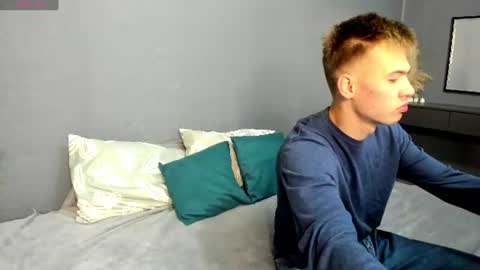 Max and Eva online show from 06/24/26, 04:22